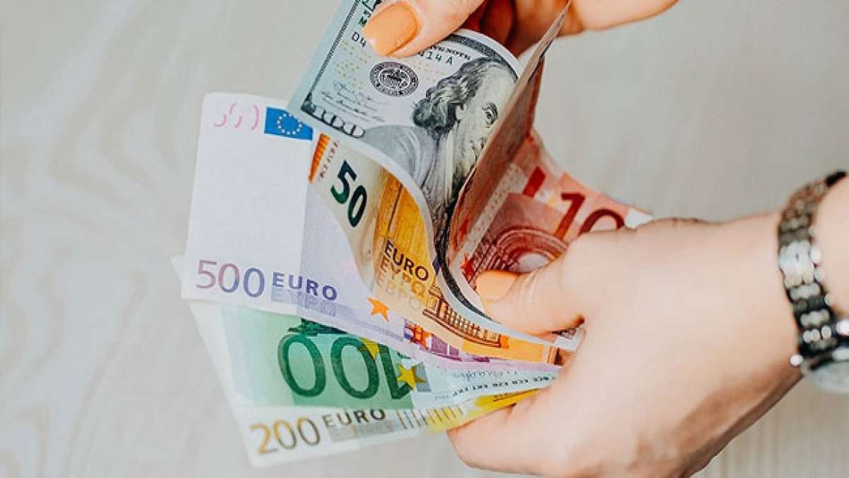 Im Jahr 2000 wurde der Status dieses berufsständischen Feiertags offiziell per Dekret festgelegt.