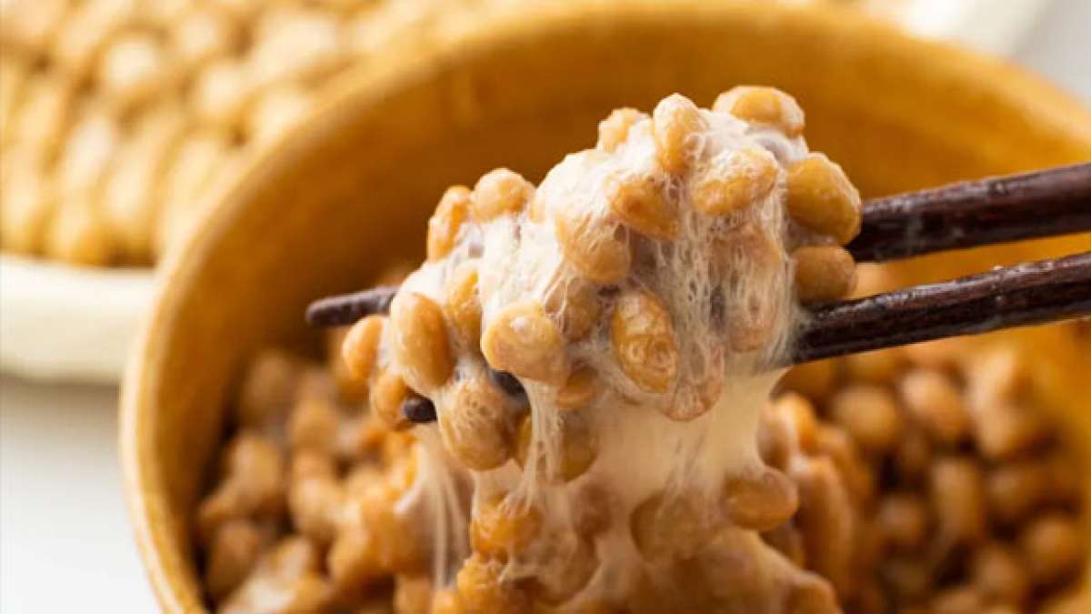 Entdecken Sie die gesunde Welt von Natto, Japans fermentierten Sojabohnen.