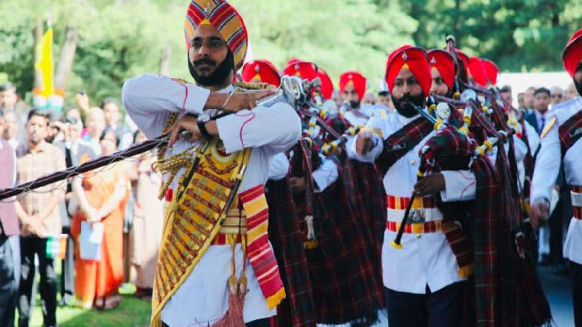 Feiern Sie den Bhutan Unabhängigkeitstag, an dem das Land seine politische Unabhängigkeit von Großbritannien bewahrte und eine einzigartige Entwicklungsphilosophie des Bruttonationalglücks verfolgt, die es zum glücklichsten Ort der Welt macht.