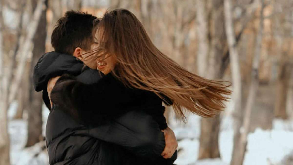 Feiern Sie den Japanischen Umarmungstag und entdecken Sie die heilende Kraft von Umarmungen.