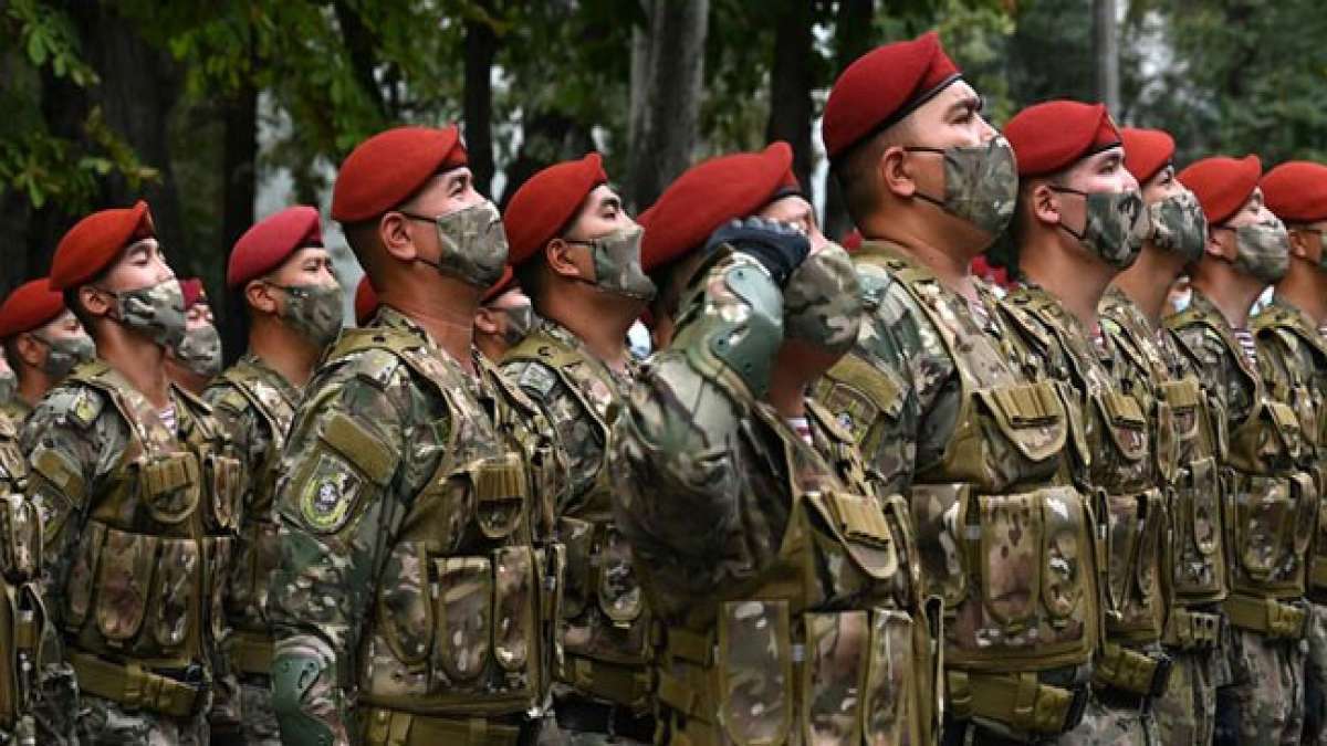 Kirgisistan gedenkt am 12. August der Männer und Frauen der inneren Truppen, die mit ihrem Einsatz die Sicherheit und Stabilität des Landes garantieren. Kirgisistan gedenkt am 12. August der Männer und Frauen der inneren Truppen, die mit ihrem Einsatz die Sicherheit und Stabilität des Landes garantieren.