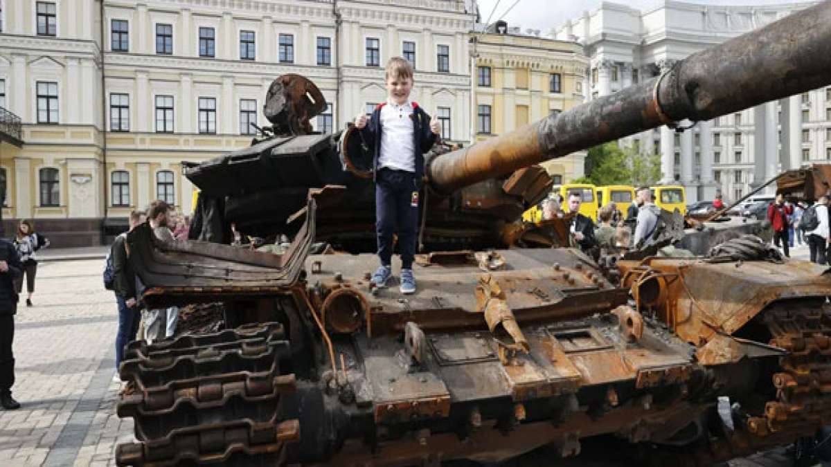 Entdecken Sie die faszinierende Geschichte der Miniaturkrieger und feiern Sie den Welttag der Zerstörung von Militärspielzeug.