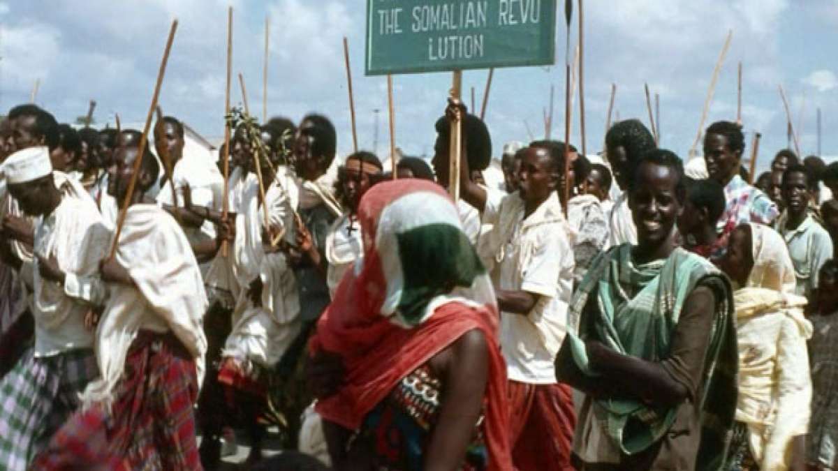 Somalia und Sudan gedenken am 21. Oktober der Revolutionen, die ihre Geschichte veränderten. In Somalia führte der Staatsstreich von 1969 zum Sturz des Präsidenten, im Sudan die Oktoberrevolution von 1964 zum Ende des Militärregimes. Somalia und Sudan gedenken am 21. Oktober der Revolutionen, die ihre Geschichte veränderten. In Somalia führte der Staatsstreich von 1969 zum Sturz des Präsidenten, im Sudan die Oktoberrevolution von 1964 zum Ende des Militärregimes.