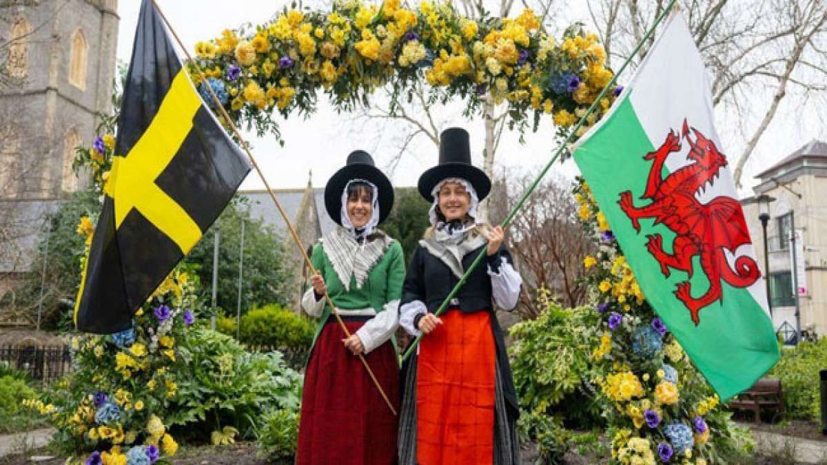 Feier den St. David-Tag: Ehre den walisischen Schutzheiligen, einziger britischer Heiliger, der in seinem Land geboren wurde. Feier den St. David-Tag: Ehre den walisischen Schutzheiligen, einziger britischer Heiliger, der in seinem Land geboren wurde.