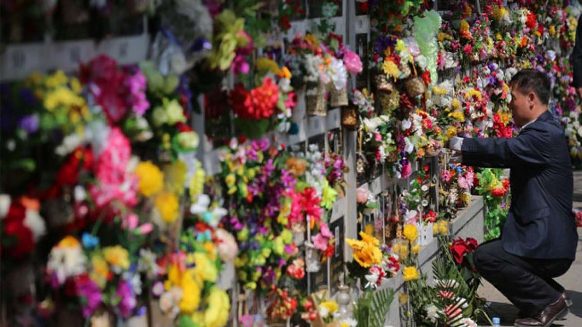 Erleben Sie die kulturelle Pracht des Qingming-Festes, das jedes Jahr im Frühling gefeiert wird und tief in Chinas Geschichte verwurzelt ist.