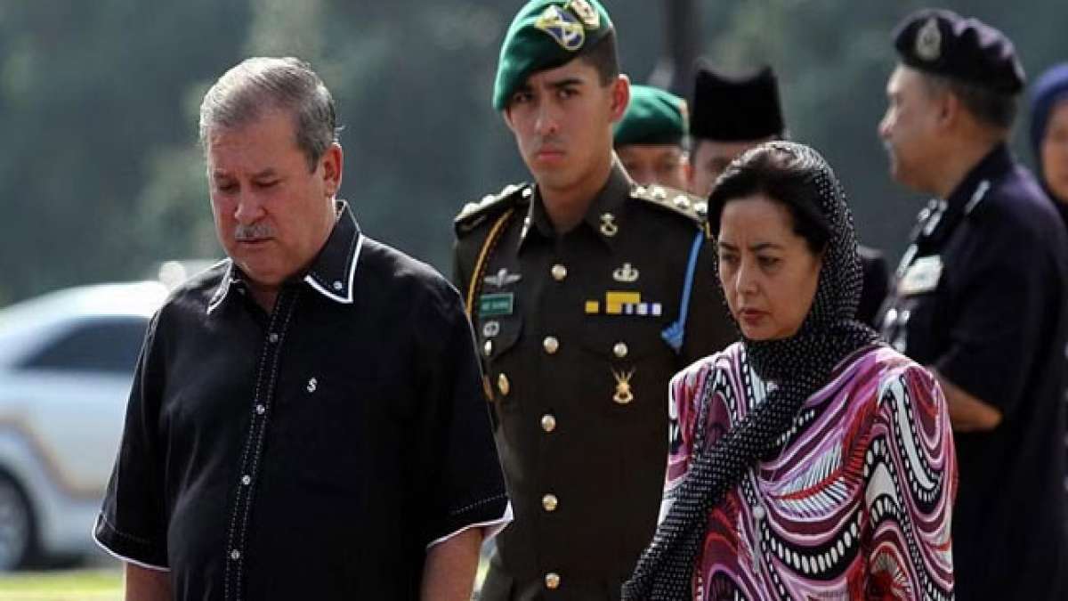 Erleben Sie die Pracht und Tradition des Sultan Johor Tags in Malaysia, an dem die Krönung von Sultan Ibrahim Sultan Iskandar gefeiert wird. Erleben Sie die Pracht und Tradition des Sultan Johor Tags in Malaysia, an dem die Krönung von Sultan Ibrahim Sultan Iskandar gefeiert wird.