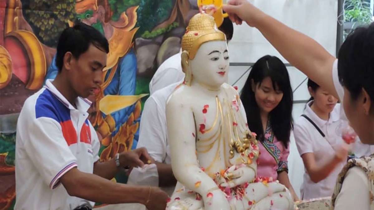 Feiern Sie Buddhas Geburtstag, einen bedeutenden Anlass für Buddhisten weltweit, um die Geburt des Prinzen Siddhartha Gautama, des Begründers des Buddhismus, zu ehren.