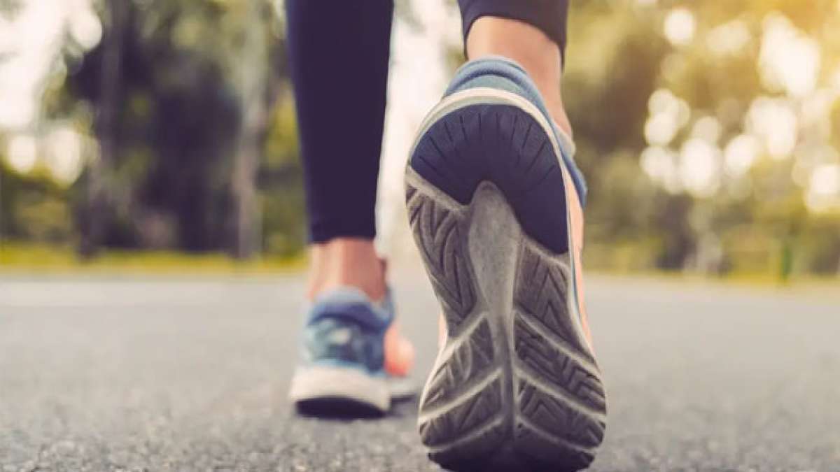 Feiern Sie den Welttag des Wanderns und entdecken Sie die gesundheitlichen Vorteile eines einfachen Spaziergangs.