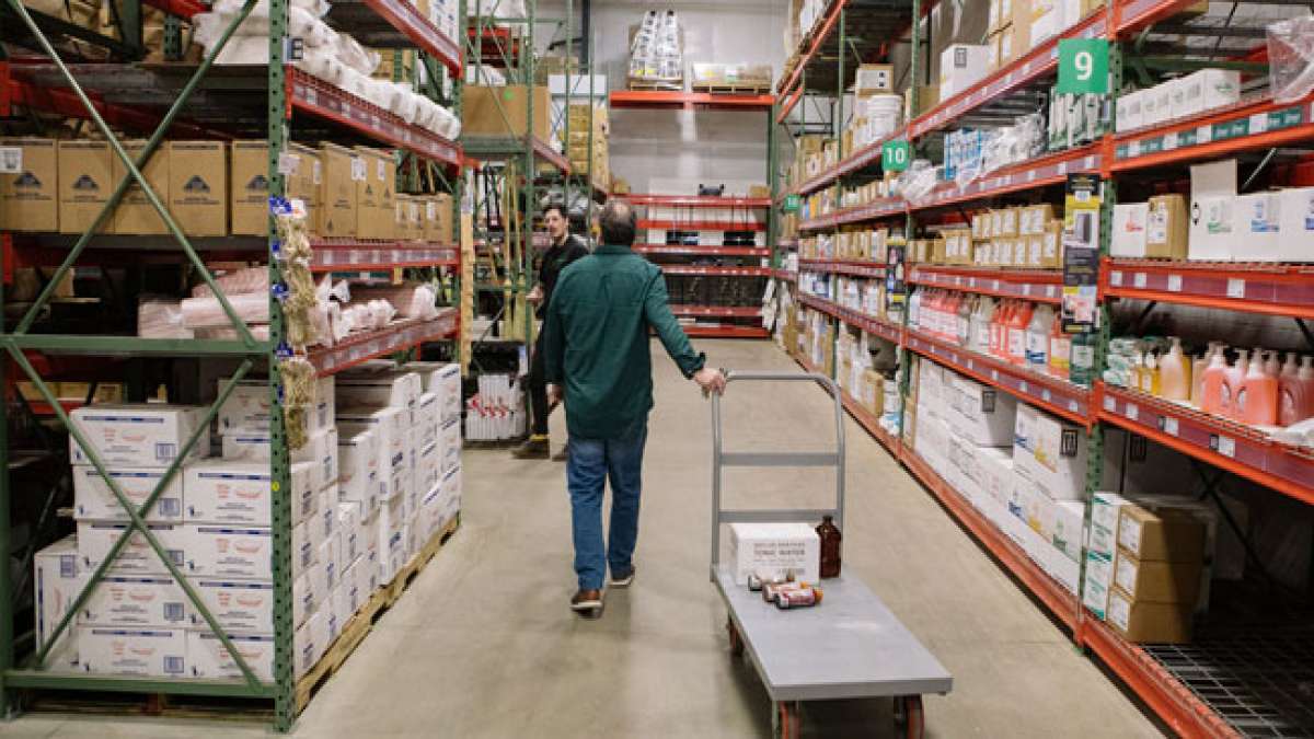 Entdecken Sie die faszinierende Geschichte des Supply Chain Managements, von seiner Entstehung in den 1980er Jahren bis zu seiner heutigen Schlüsselrolle in der globalen Wirtschaft.