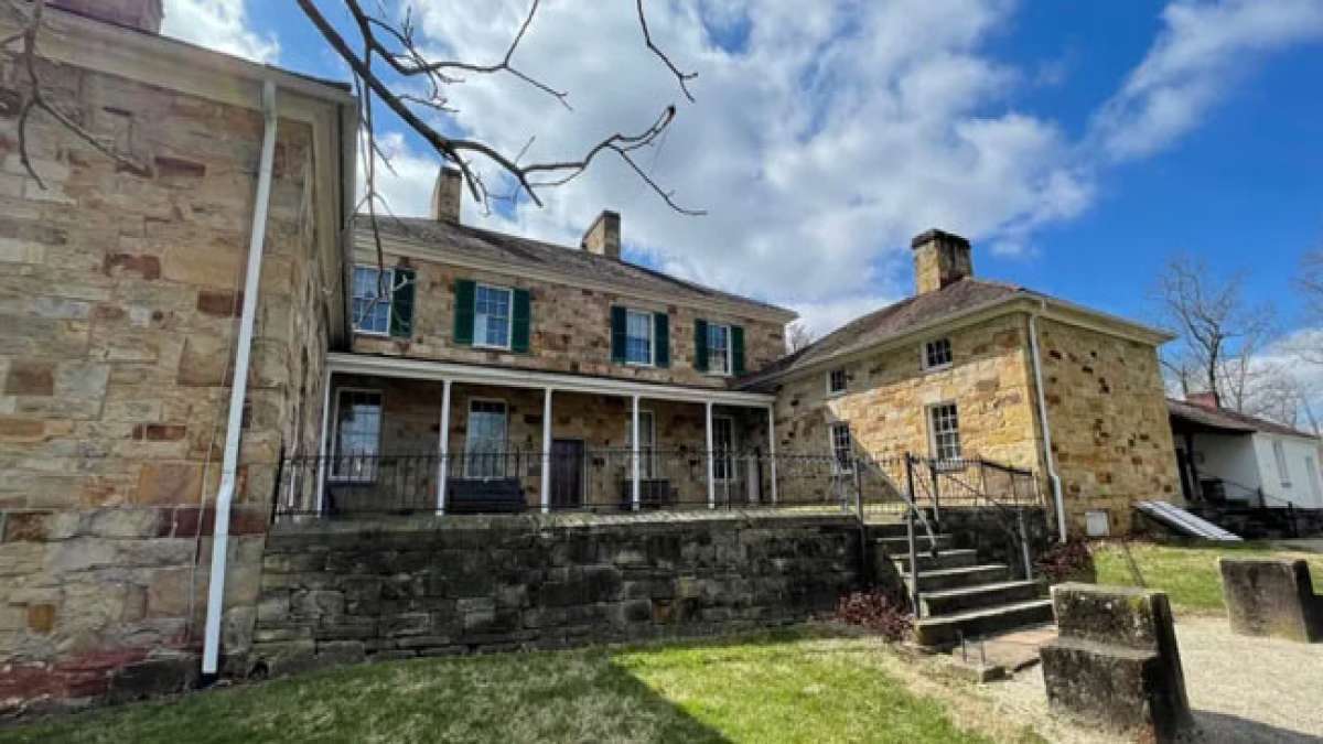 Erleben Sie die Vielfalt und Geschichte Ohios, des 'Buckeye State', mit seinen malerischen Wasserwegen, kulturellen Schätzen und süßen Buckeye-Leckereien. Erleben Sie die Vielfalt und Geschichte Ohios, des 'Buckeye State', mit seinen malerischen Wasserwegen, kulturellen Schätzen und süßen Buckeye-Leckereien.