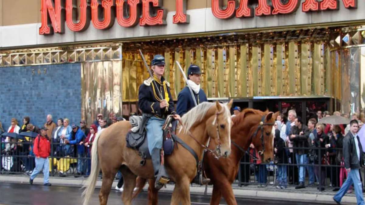 Entdecken Sie Nevada: Von schneebedeckten Gipfeln bis zur Glitzerwelt von Las Vegas – Nevada hat für jeden etwas zu bieten.
