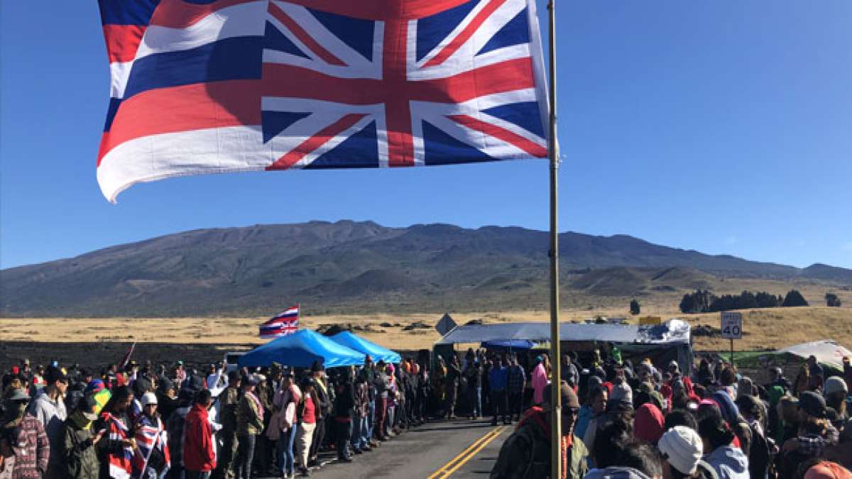 Erleben Sie die Schönheit von Hawai'i, dem 50. Bundesstaat der USA, der für seine paradiesischen Inseln, den einzigartigen Kaffeeanbau, Umweltschutzmaßnahmen und seine Surf-Kultur bekannt ist.