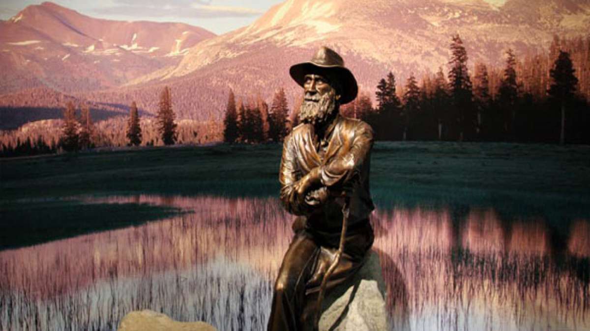 Feiern Sie John Muir, den Vater der amerikanischen Nationalparks, an seinem Ehrentag und entdecken Sie seine bahnbrechenden Werke über die Schönheit und den Schutz der Natur.