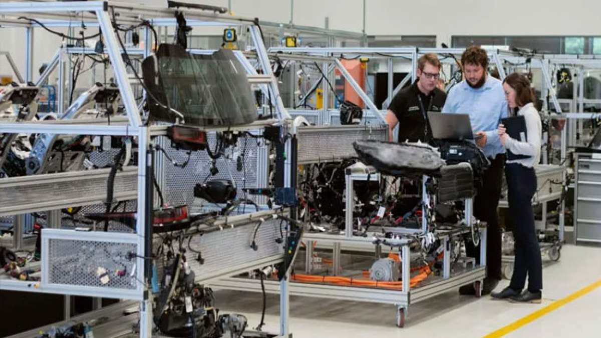 Entdecken Sie die faszinierende Welt der kroatischen Ingenieurskunst und Innovationen, die von der Erfindung des Kugelschreibers bis zum ersten elektrischen Sportwagen der Welt reichen.