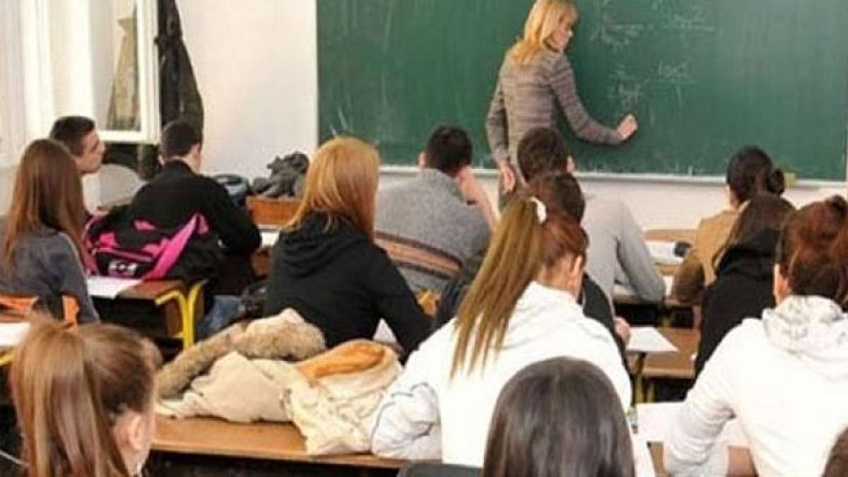 Entdecke die kulturelle Bedeutung und Geschichte dieses besonderen Tages, an dem Schüler und Lehrer zusammenkommen, um zu ehren und zu feiern.