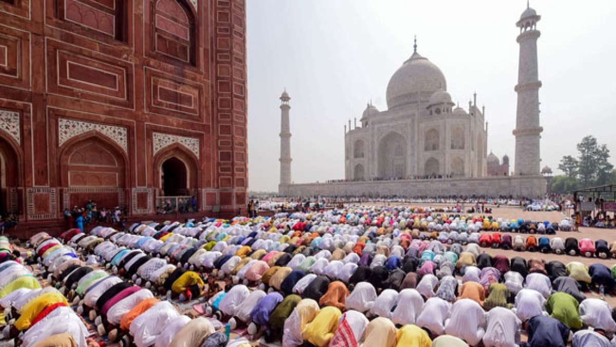 Erleben Sie die festlichen Traditionen von Eid al-Fitr, einem der bedeutendsten Feiertage im islamischen Kalender Erleben Sie die festlichen Traditionen von Eid al-Fitr, einem der bedeutendsten Feiertage im islamischen Kalender