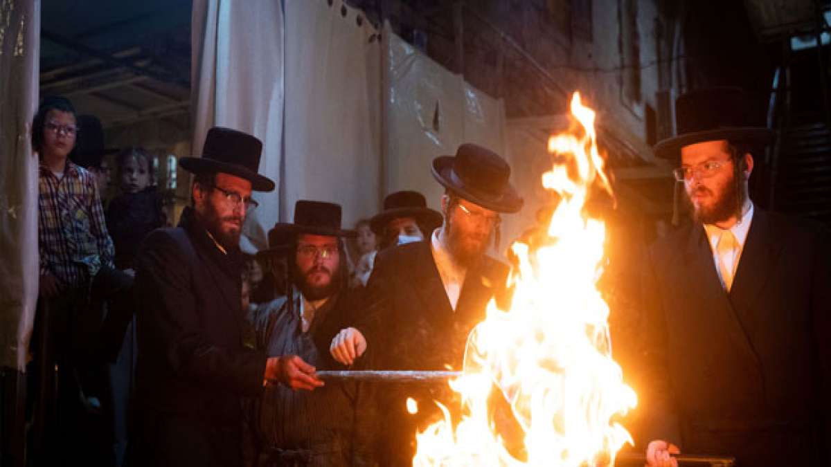 Lag B'Omer in Israel: Feiern Sie diesen einzigartigen jüdischen Festtag mit Hochzeiten, Lagerfeuern und traditionellem Haareschneiden am 33. Tag des Omer.