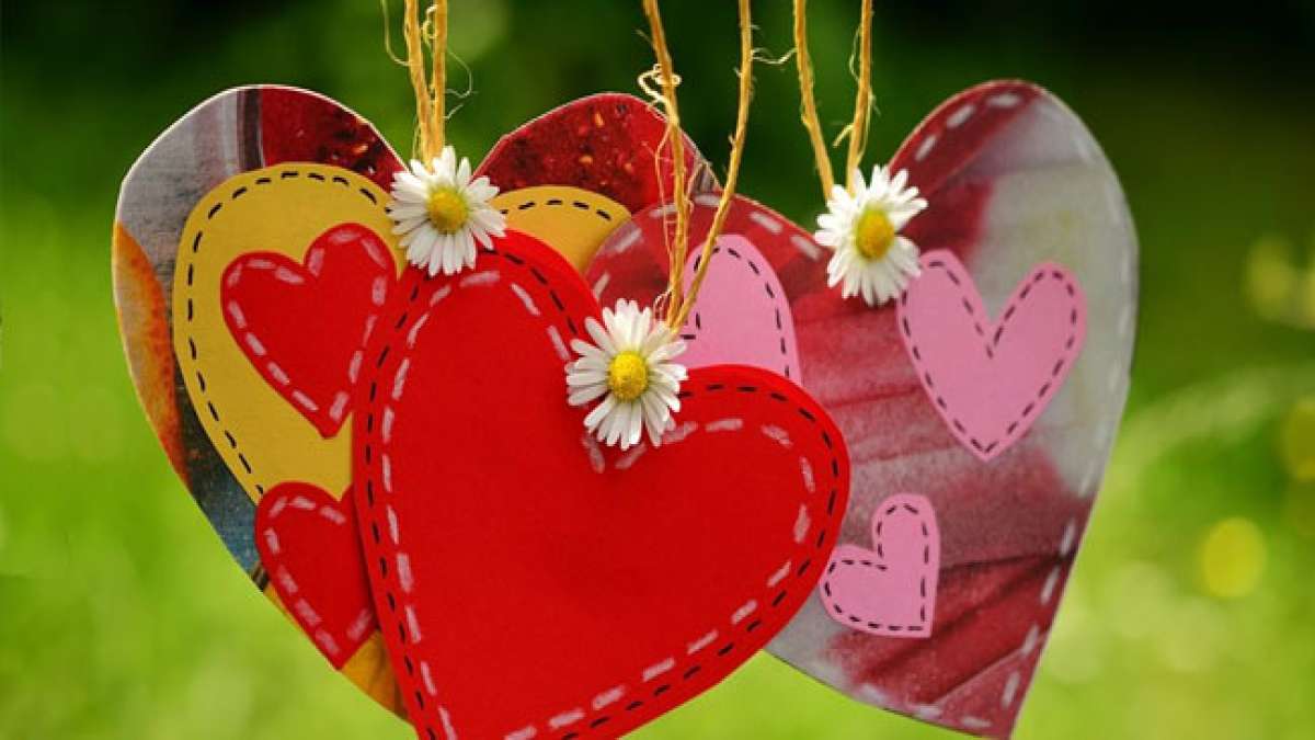 Tu B'Av in Israel: Ein jüdischer Valentinstag, der mit Blumen, Karten und Tanz gefeiert wird.