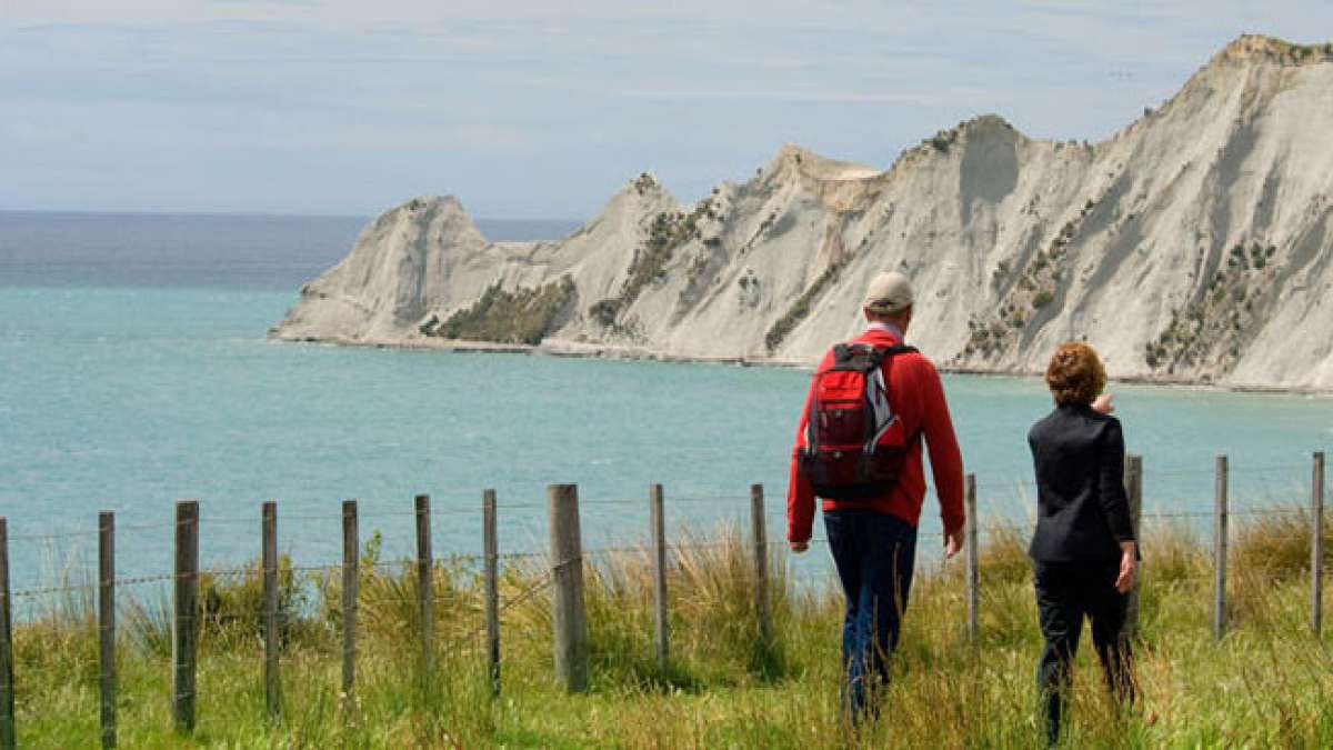 Erleben Sie den Hawke's Bay-Jubiläumstag in Neuseeland, eine Region, die für ihre preisgekrönte Küche, Weine und beeindruckende Landschaften bekannt ist.