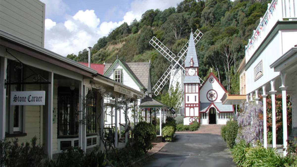 Erleben Sie die atemberaubende Vielfalt von Nelson Tasman in Neuseeland, von goldenen Stränden bis zu unberührten Wäldern und Bergen. Erleben Sie die atemberaubende Vielfalt von Nelson Tasman in Neuseeland, von goldenen Stränden bis zu unberührten Wäldern und Bergen.