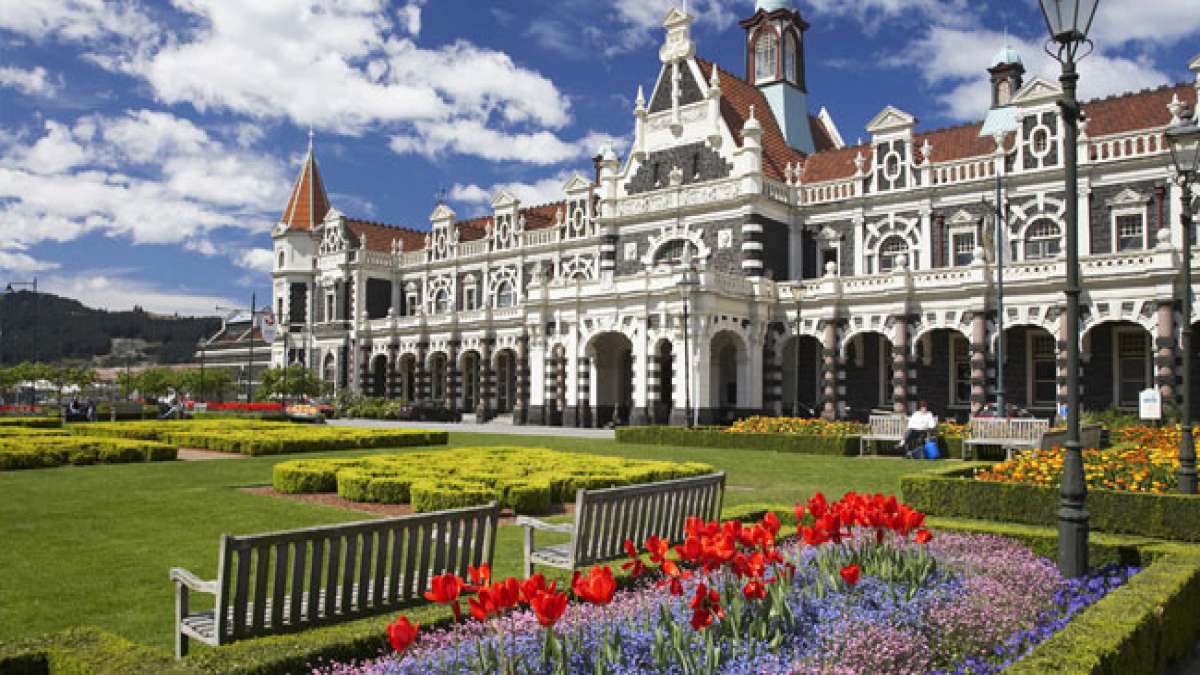 Entdecken Sie die Schönheit und Geschichte von Otago, Neuseelands Goldrauschregion, die heute für ihre malerische Landschaft und die einzige Festlandbrutkolonie des majestätischen Nördlichen Königsalbatros bekannt ist. Entdecken Sie die Schönheit und Geschichte von Otago, Neuseelands Goldrauschregion, die heute für ihre malerische Landschaft und die einzige Festlandbrutkolonie des majestätischen Nördlichen Königsalbatros bekannt ist.