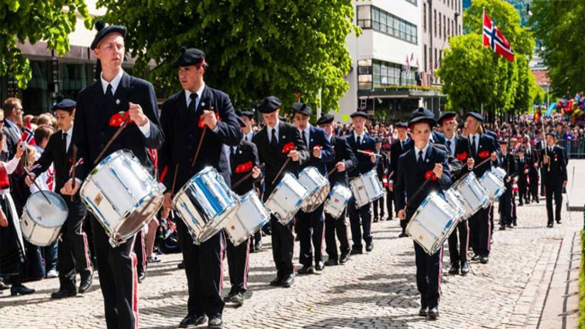 Feiern Sie den Karfreitag in Norwegen, einen bedeutsamen Feiertag, der mit Ruhe und Besinnlichkeit begangen wird. Feiern Sie den Karfreitag in Norwegen, einen bedeutsamen Feiertag, der mit Ruhe und Besinnlichkeit begangen wird.
