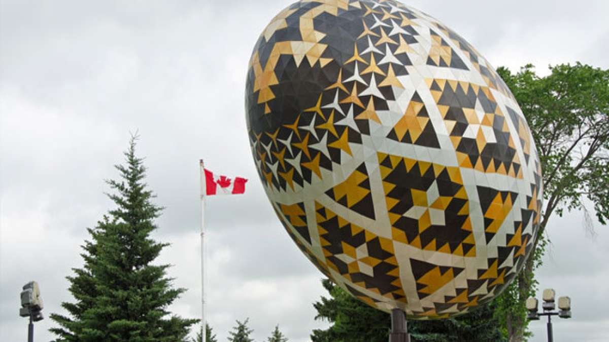 Feiern Sie den Ostermontag rund um die Welt und entdecken Sie faszinierende Traditionen wie Drachensteigen in Guyana, Eierrennen in Deutschland und das aufregende Flaschenkicken in England. Feiern Sie den Ostermontag rund um die Welt und entdecken Sie faszinierende Traditionen wie Drachensteigen in Guyana, Eierrennen in Deutschland und das aufregende Flaschenkicken in England.