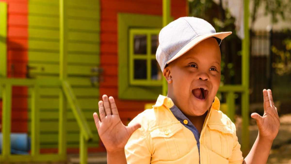 Nationaler Tag des Down-Syndroms in Südafrika: Ein Tag, um die Lebensfähigkeit und die Würde von Menschen mit Down-Syndrom zu feiern. Nationaler Tag des Down-Syndroms in Südafrika: Ein Tag, um die Lebensfähigkeit und die Würde von Menschen mit Down-Syndrom zu feiern.