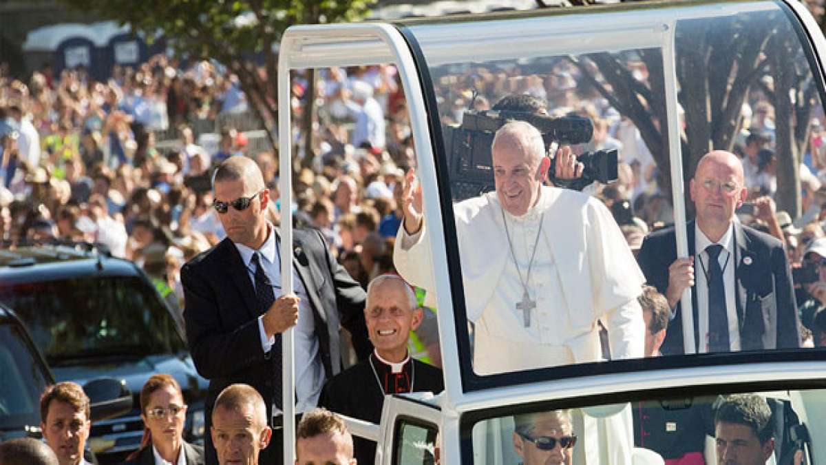 Feiere den Jahrestag der Wahl von Papst Franziskus im Vatikan!
