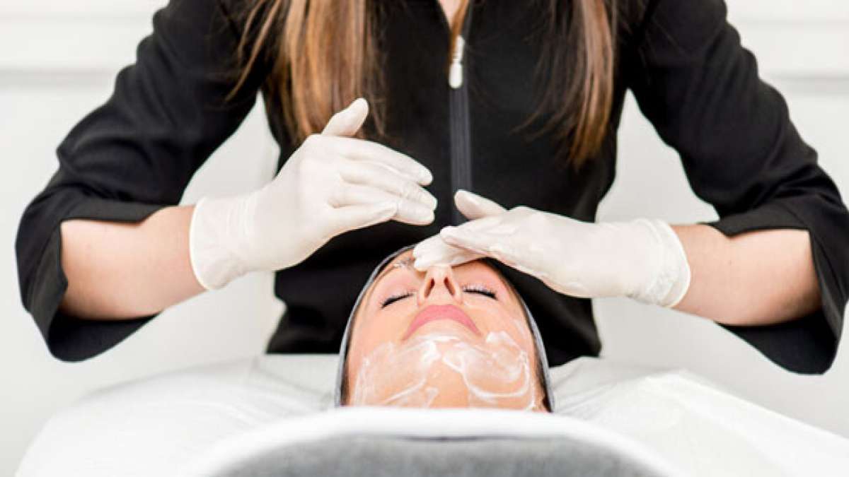 Akne: Eine häufige Hauterkrankung, die das Selbstwertgefühl beeinträchtigen kann.