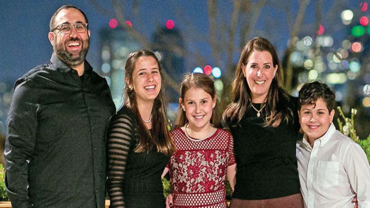 Feiern Sie den Familientag in Israel und entdecken Sie die enge Bindung und die kulturelle Bedeutung der Familie in dieser kollektivistischen Gesellschaft. Feiern Sie den Familientag in Israel und entdecken Sie die enge Bindung und die kulturelle Bedeutung der Familie in dieser kollektivistischen Gesellschaft.