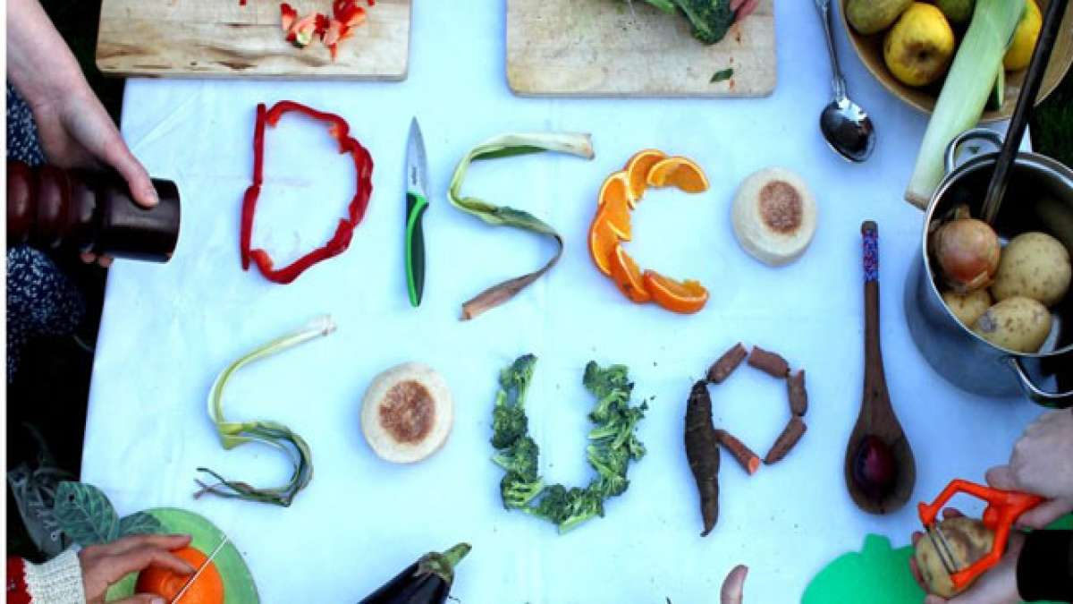 Feiern Sie den Rhythmus des Lebens am Welt-Disco-Suppen-Tag, einer globalen Bewegung gegen Lebensmittelverschwendung.