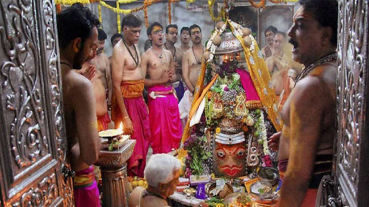 Feiern Sie Maha Shivaratri in Sri Lanka und entdecken Sie die tiefgründige spirituelle Bedeutung dieses jährlichen Festes, das Lord Shiva und der Göttin Parvati gewidmet ist.