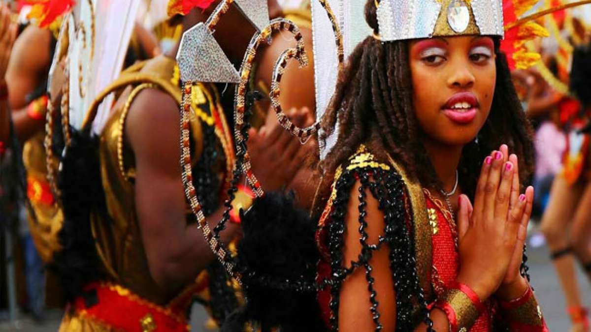 Erleben Sie den farbenfrohen Karneval in Angola, bevor es von Touristen überströmt wird! Erleben Sie den farbenfrohen Karneval in Angola, bevor es von Touristen überströmt wird!