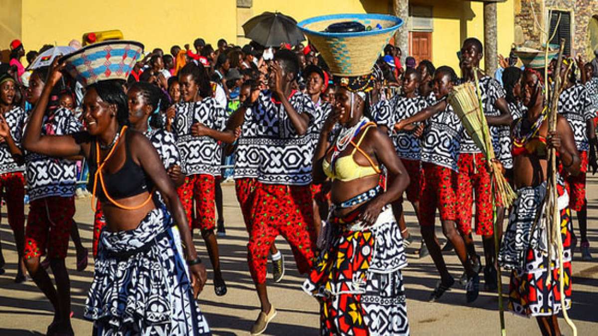 Angola feiert seine Kultur mit einem bunten Festival. Angola feiert seine Kultur mit einem bunten Festival.