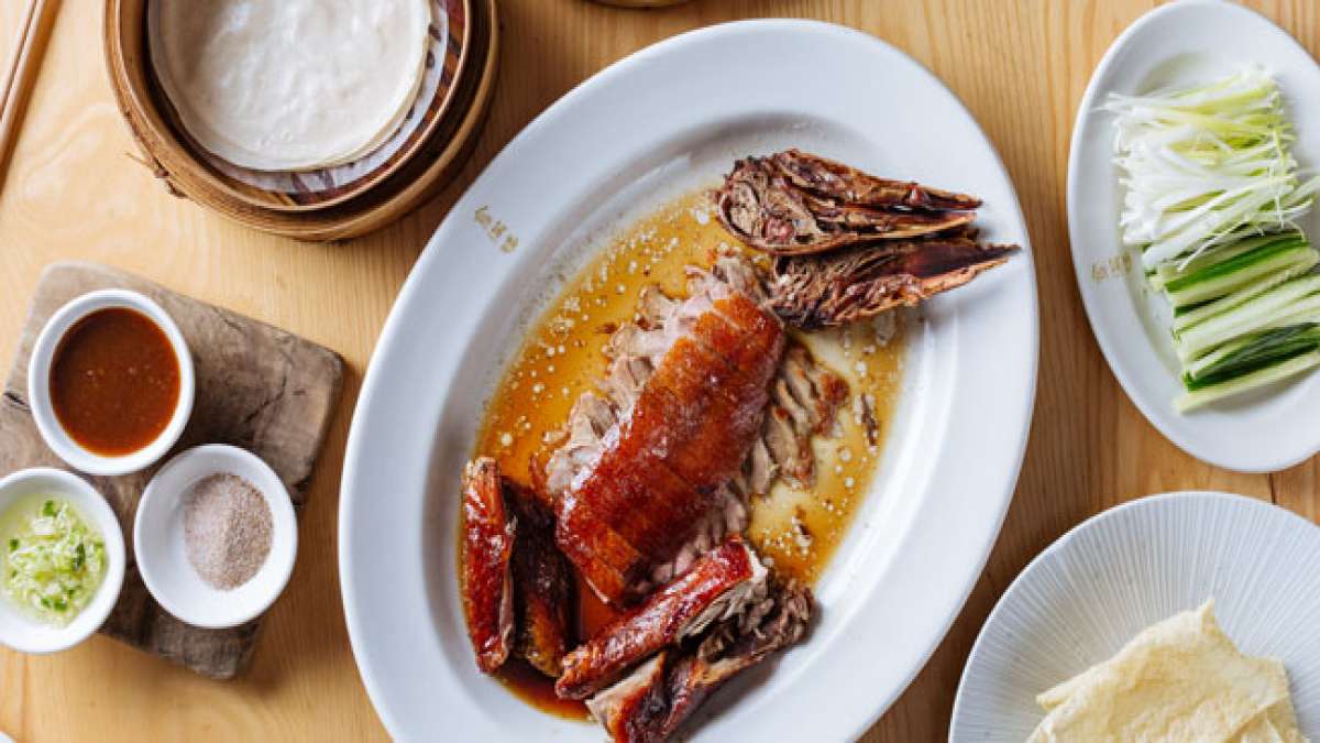 Entdecken Sie auch die kulinarische Pracht der Peking-Ente und ihre königliche Geschichte, die einst Adligen vorbehalten war. Ein Fest für Feinschmecker!