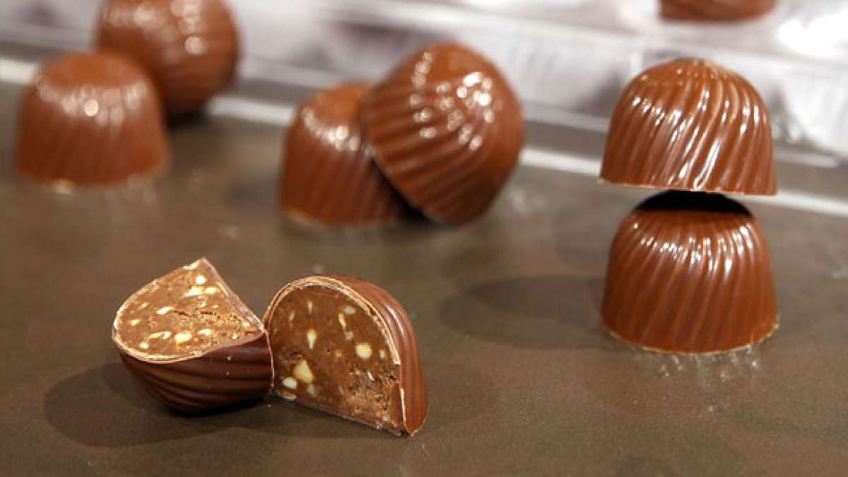 Feiern Sie die süße Geschichte von Joseph Storrs Fry, dem Pionier in der Schokoladenherstellung, der uns nicht nur Schokoladentafeln, sondern auch die ersten mit Sahne gefüllten Schokoladenbonbons bescherte.