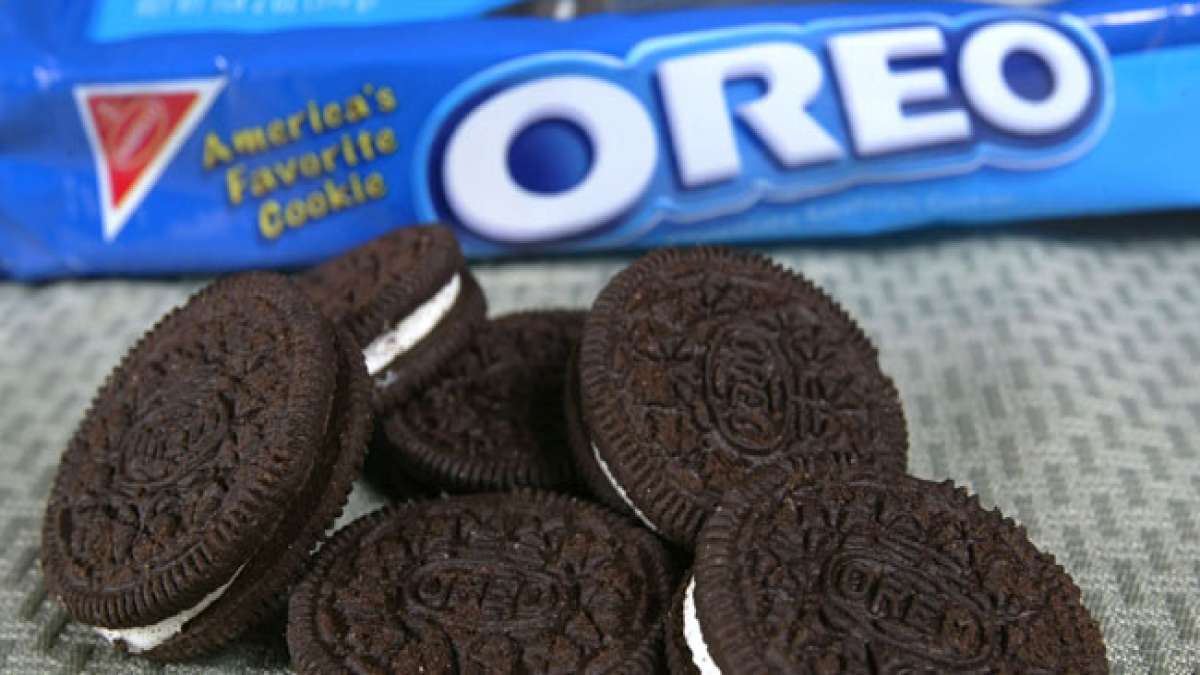 Feiern Sie den Nationalen Tag der Oreo-Kekse und den Tag des weißen Schokoladen-Käsekuchens in den USA! Oreos, der meistverkaufte Keks der Welt, wurden erstmals 1912 hergestellt und sind ein weltweiter Genuss.
