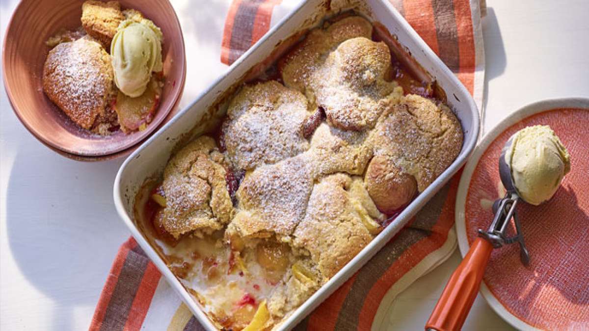 Feiern Sie den Nationalen Pfirsich-Cobbler-Tag und tauchen Sie ein in die kulinarische Geschichte Amerikas. Feiern Sie den Nationalen Pfirsich-Cobbler-Tag und tauchen Sie ein in die kulinarische Geschichte Amerikas.