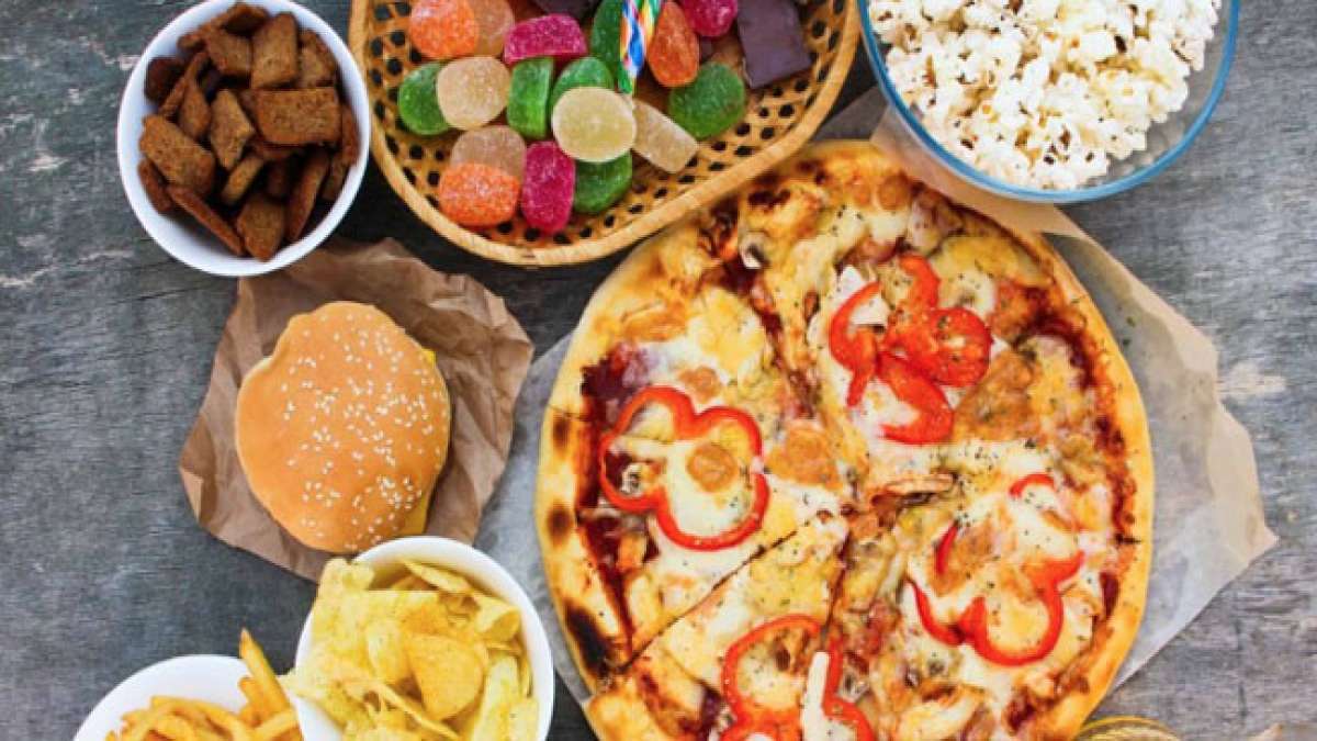 Entdecken Sie interessante Fakten über beliebte Lebensmittel wie Hotdogs, Nektarinen und Erdnussbutter, die nicht nur köstlich, sondern auch gesundheitsfördernd sein können.