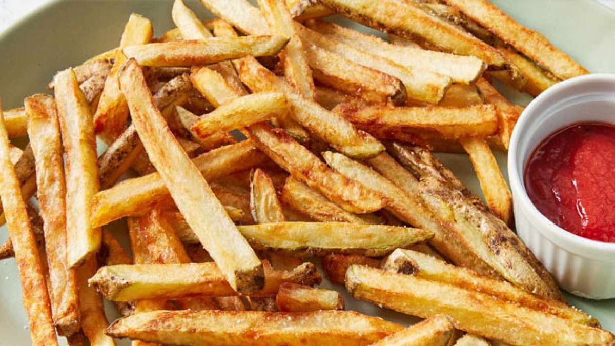 Feiern Sie den Nationalen Tag der Pommes frites und genießen Sie diese knusprigen Kartoffelstäbchen, die weltweit geliebt werden.