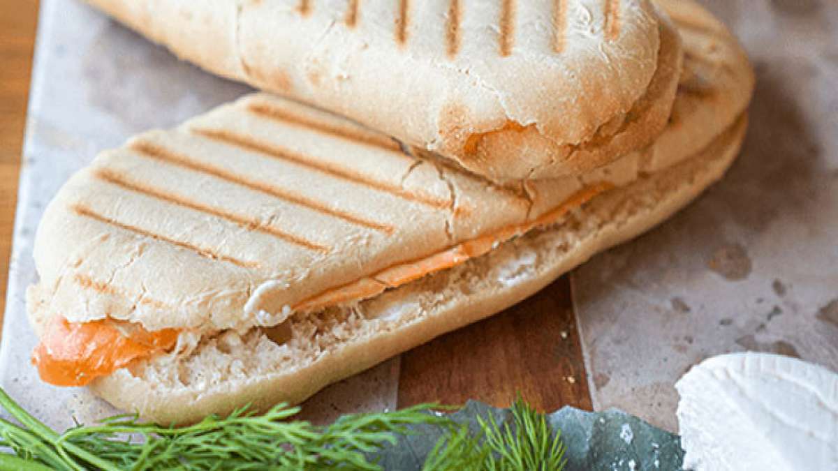 Feiern Sie den Nationalen Panini-Tag und tauchen Sie ein in die köstliche Welt des italienischen Sandwichs. Feiern Sie den Nationalen Panini-Tag und tauchen Sie ein in die köstliche Welt des italienischen Sandwichs.
