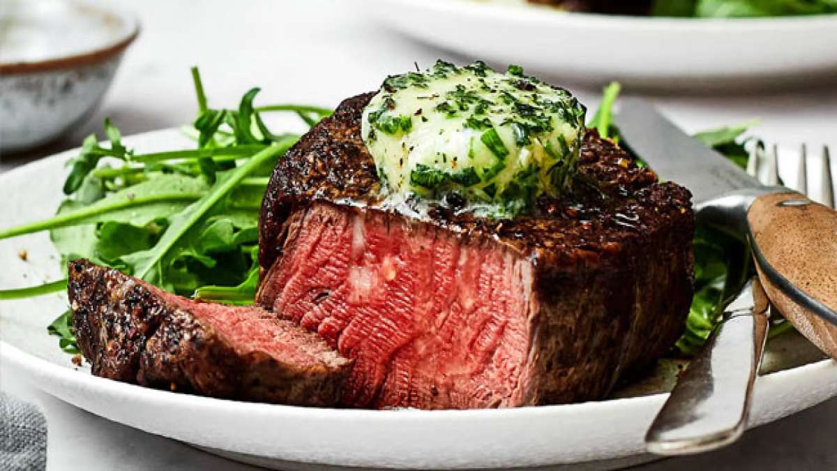 Genießen Sie den Nationalen Filet-Mignon-Tag und entdecken Sie die Zartheit dieses exquisiten Fleischschnitts, der aus dem besten Teil des Tierkörpers stammt.