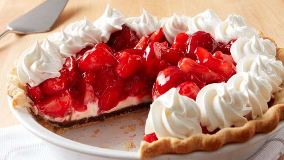 Feiere den Nationalen Erdbeercremetorten-Tag mit köstlichen Geschmackserlebnissen und entdecke die Entstehung der delikaten Leckerei.