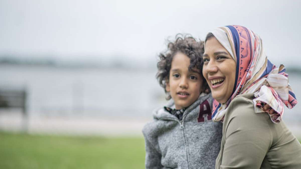 Feiern Sie die bedeutsame Rolle der Mütter in der arabischen Welt am Muttertag. Feiern Sie die bedeutsame Rolle der Mütter in der arabischen Welt am Muttertag.