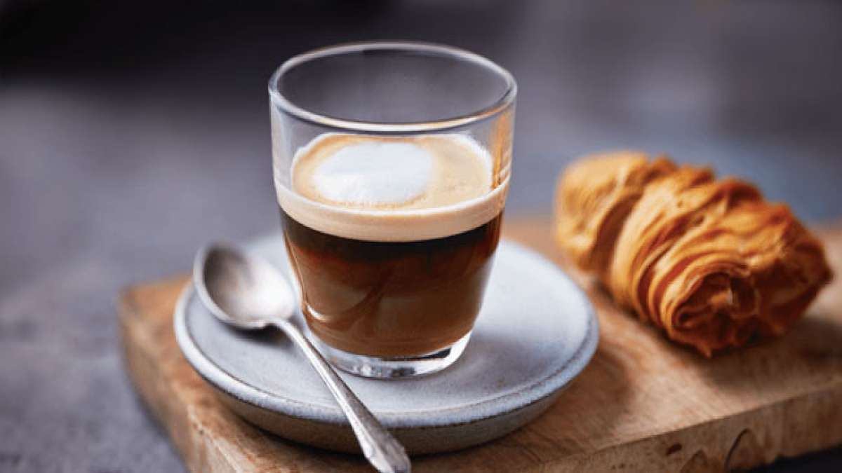 Nationaler Macchiato-Tag: Genießen Sie den intensiven Geschmack von Espresso mit einem Hauch von Milch