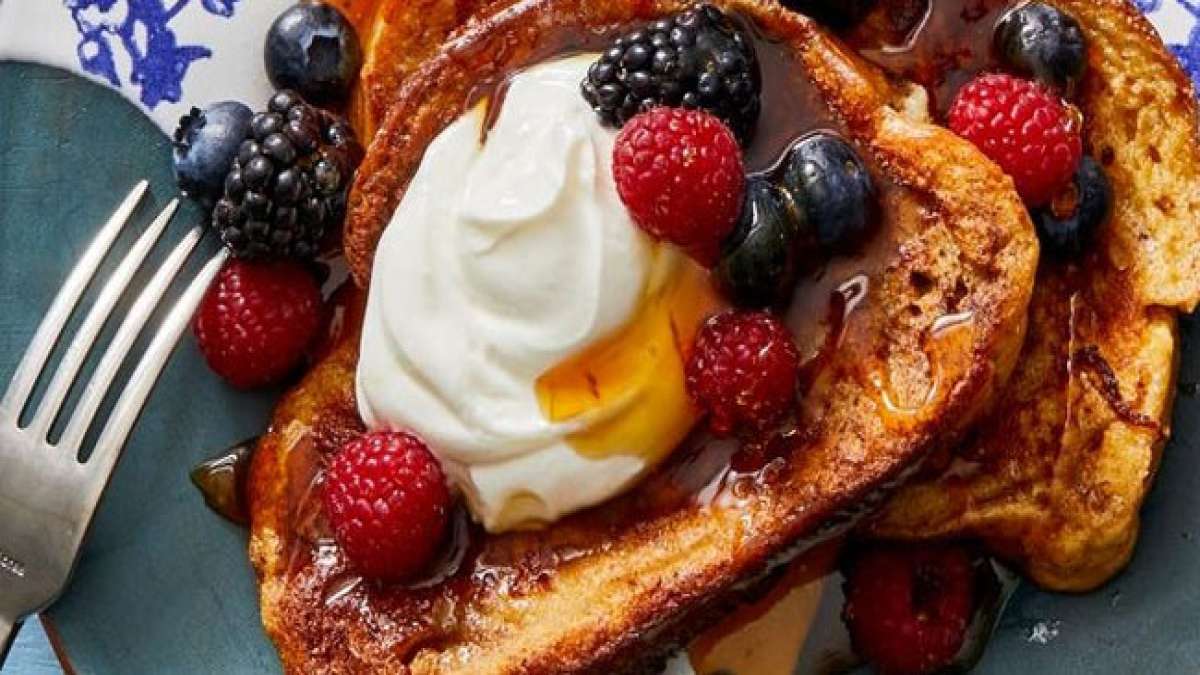 Genießen Sie am Nationalen Tag des French Toast in den USA ein köstliches Frühstücksklassiker, der seinen Ursprung in der amerikanischen Kultur hat.