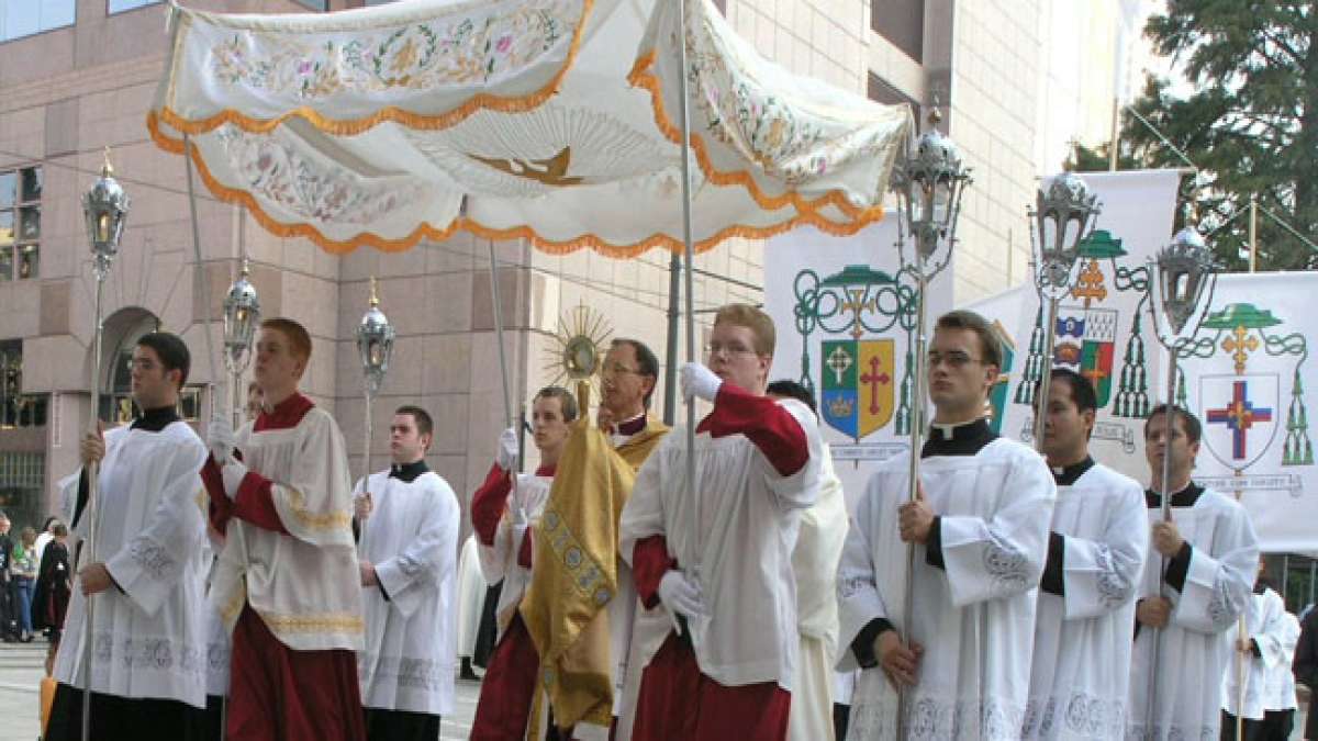 Feiern Sie Fronleichnam, das bedeutende Fest der Realpräsenz Jesu Christi, das in Ländern wie Monaco, Trinidad und Tobago, Österreich und Venezuela zelebriert wird.