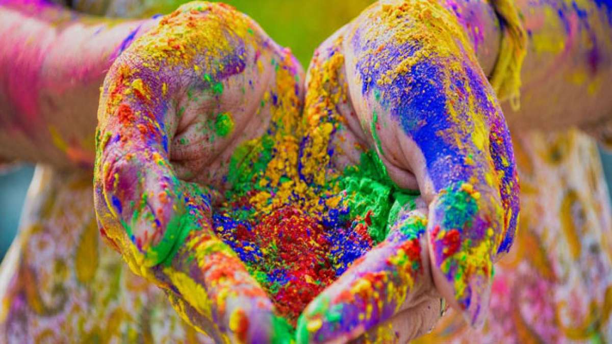 Erleben Sie die faszinierende Welt von Phaghwa (Holi), dem lebhaften hinduistischen Frühlingsfest, das im März jeden Jahres gefeiert wird.