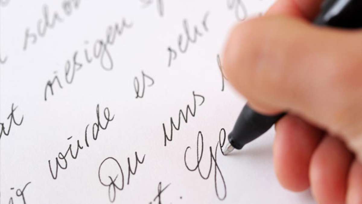 Feiern Sie die Einzigartigkeit der Handschrift am Tag der Handschrift, an dem wir die Bedeutung dieser individuellen Fähigkeit, Gedanken und Geschichten auf Papier festzuhalten, würdigen.